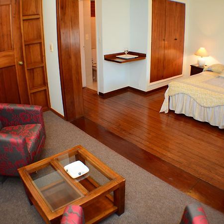 Hotel Crown ميلو المظهر الخارجي الصورة
