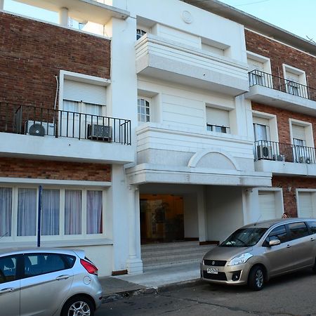 Hotel Crown ميلو المظهر الخارجي الصورة