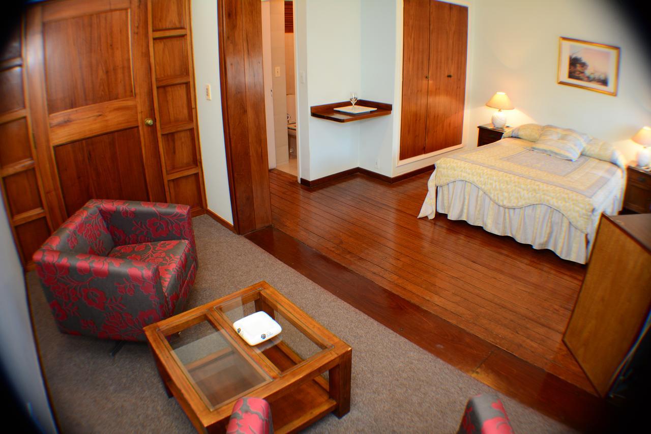 Hotel Crown ميلو المظهر الخارجي الصورة