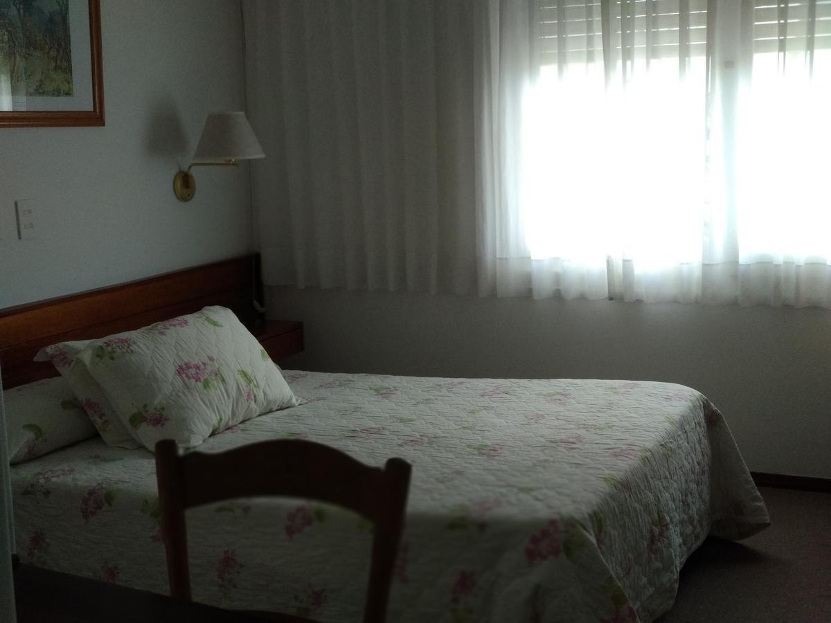 Hotel Crown ميلو المظهر الخارجي الصورة