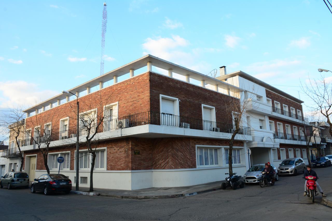 Hotel Crown ميلو المظهر الخارجي الصورة